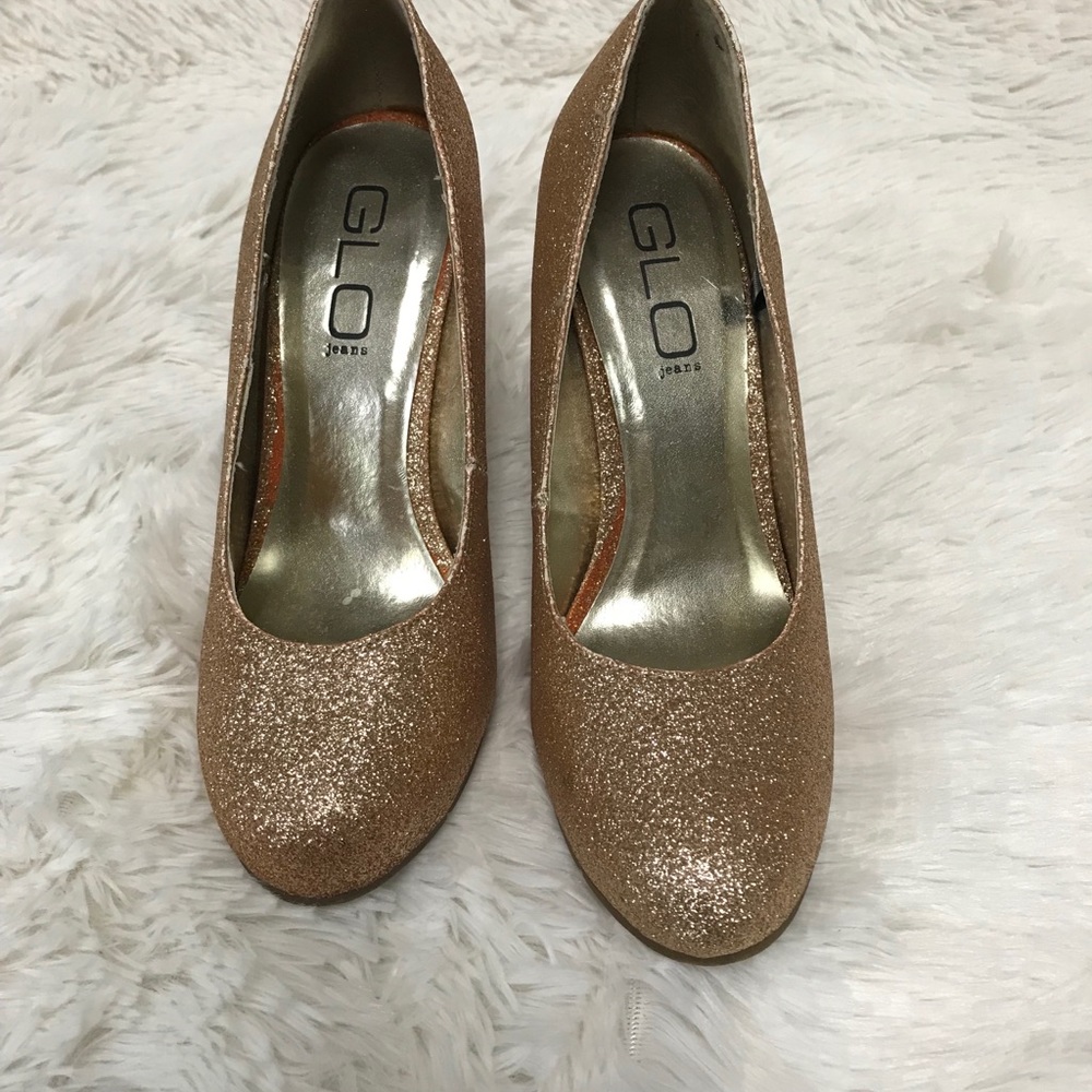 GOLD SHOES